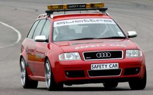 Audi RS6 Avant Safety Car 2002 года
